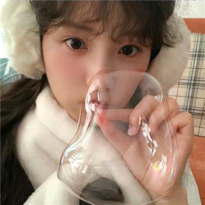 绯红色的窗帘